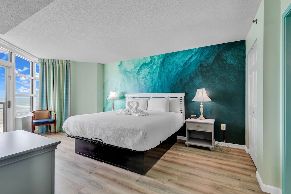 Cozy 2BR Beachfront Condo