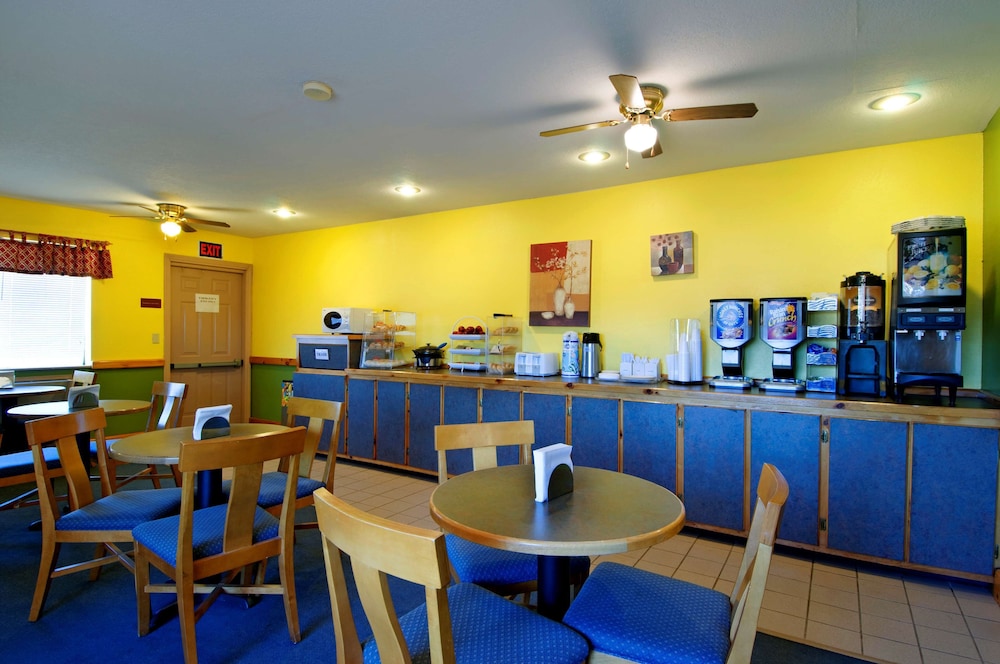 Garden City Vacations - Americas Best Value Inn Garden City - Property Image 15