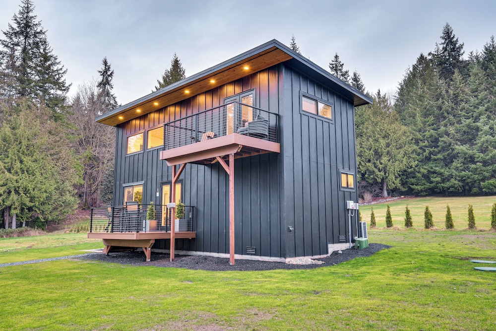 2 Mi to Warm Beach: Family Gem w/ Views