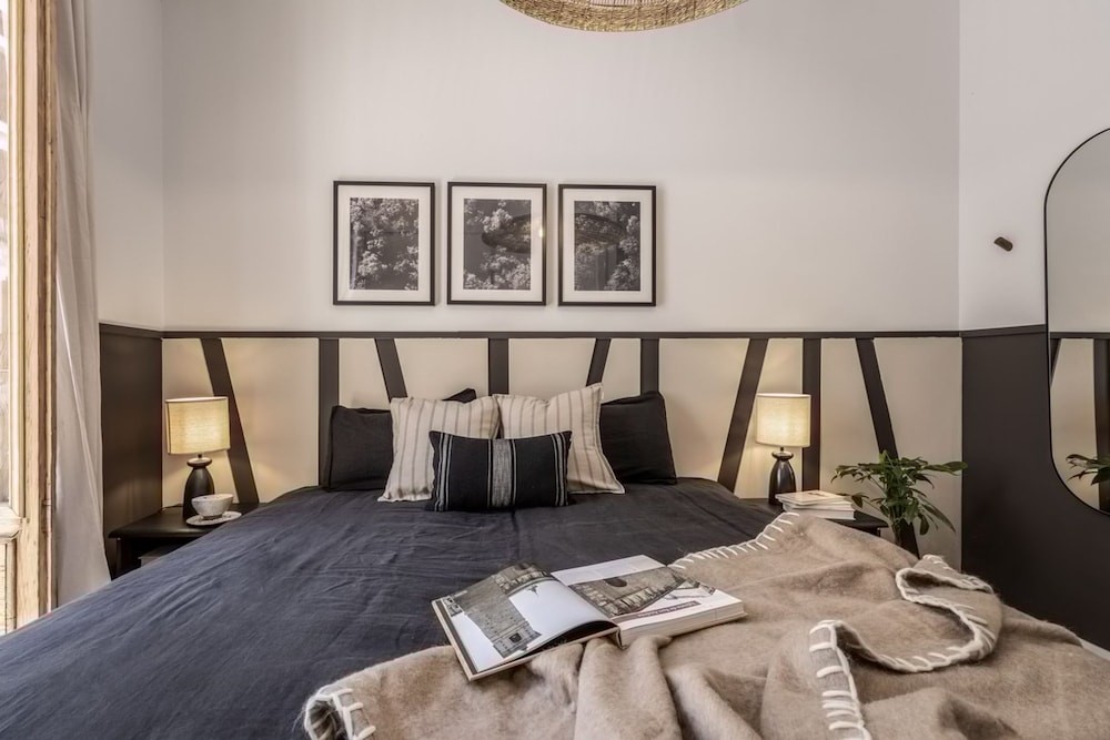 Garos - 2 Bedrooms in Malasa a