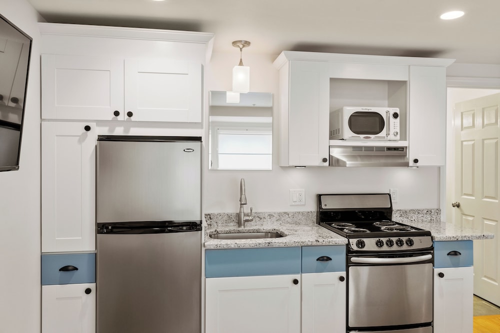 Hygge House Suites