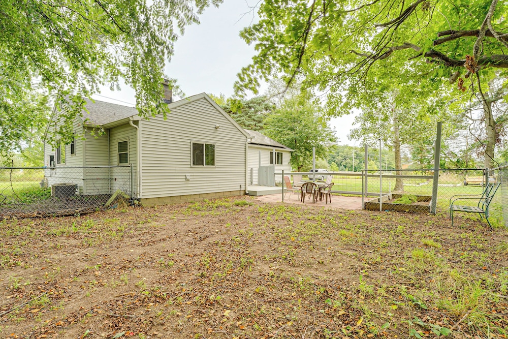 2 Mi to Michigan's Adventure: Family Home w/ Patio
