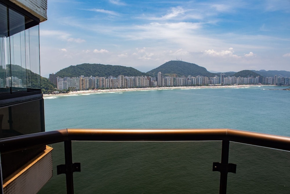 Apê Praia das Astúrias Vista Mar