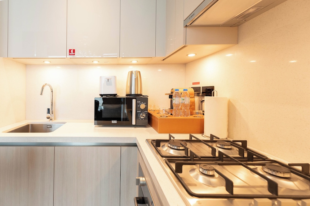 Luxury 1BR High-Floor Retreat