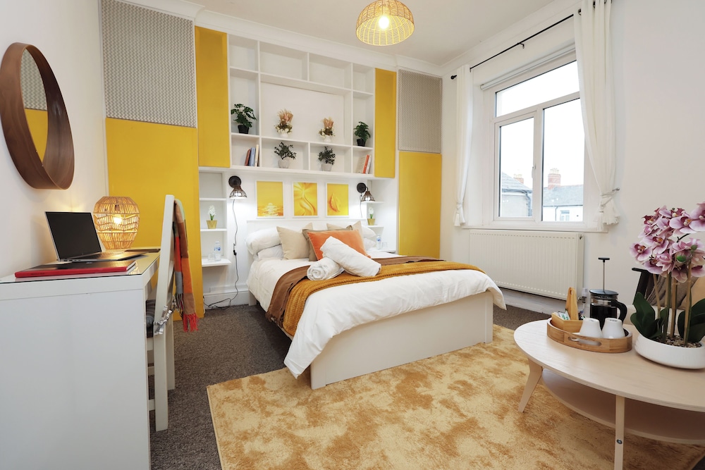 Cardiff Guesthouse & On-Street Parking