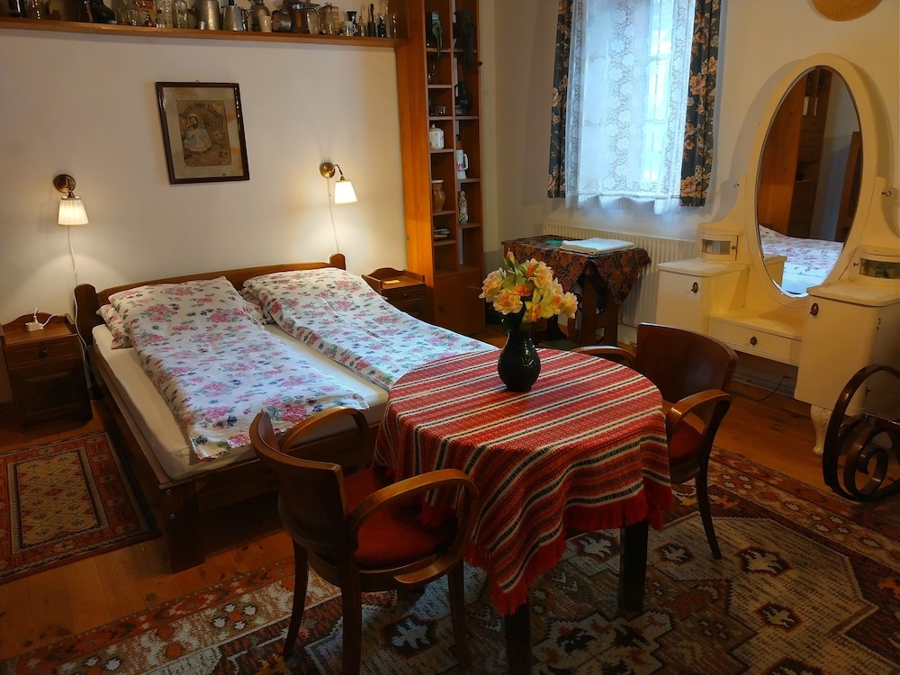 Room in Farmhouse - Rustic Charm - two Bedroom Suite 8601 view 5