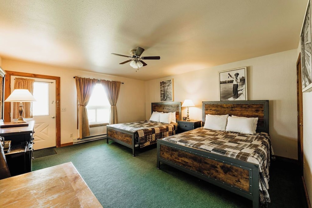 Chico Hot Springs Resort & Day Spa