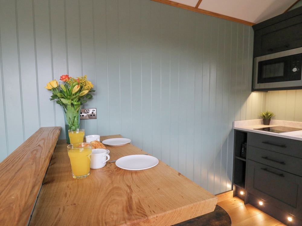 Dam View Shepherds Hut