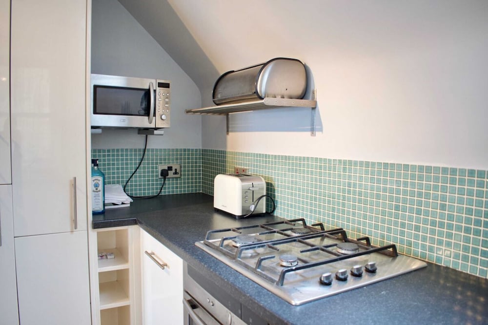 Modern and Charming 2 Bedroom Old Town Apartment