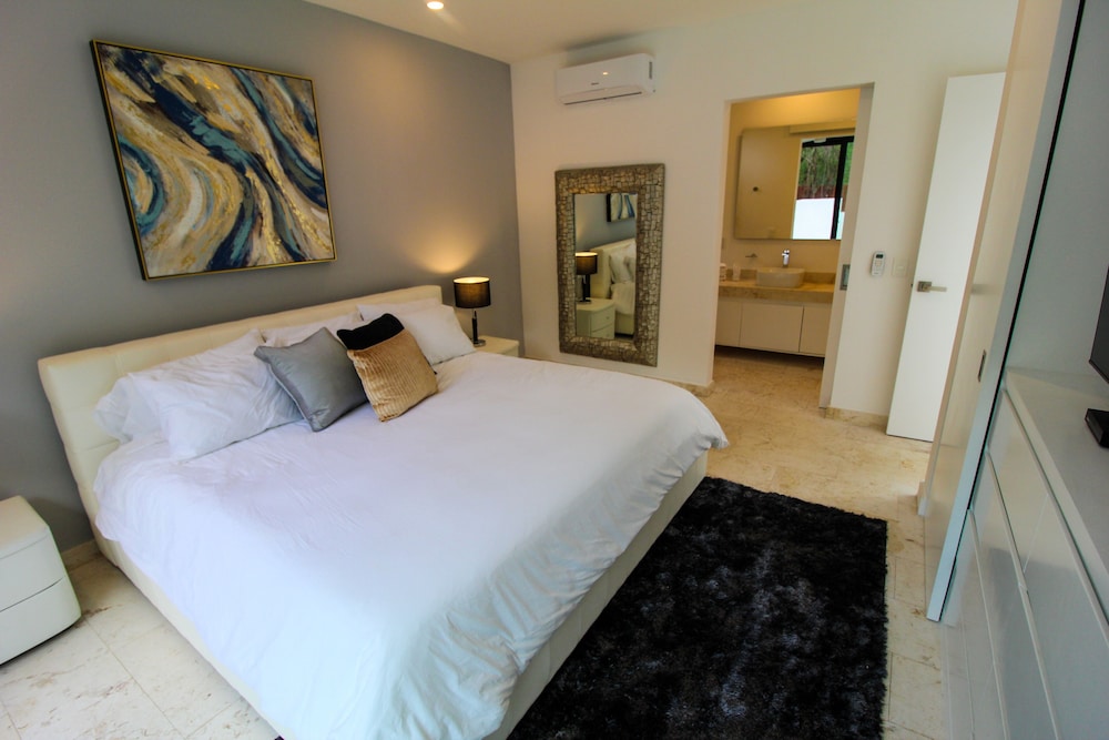 Bahia Principe Vacation Rentals - Four-Bedroom House