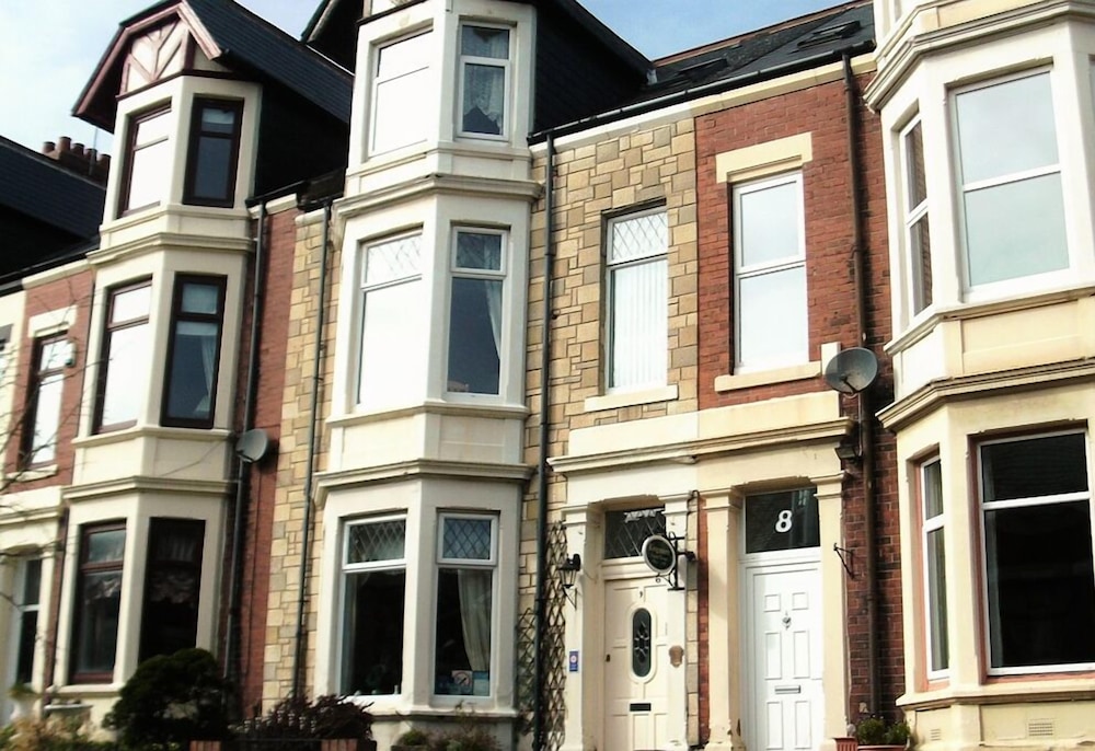 South Shields Vacations - Kingsmere Guest House - Property Image 1