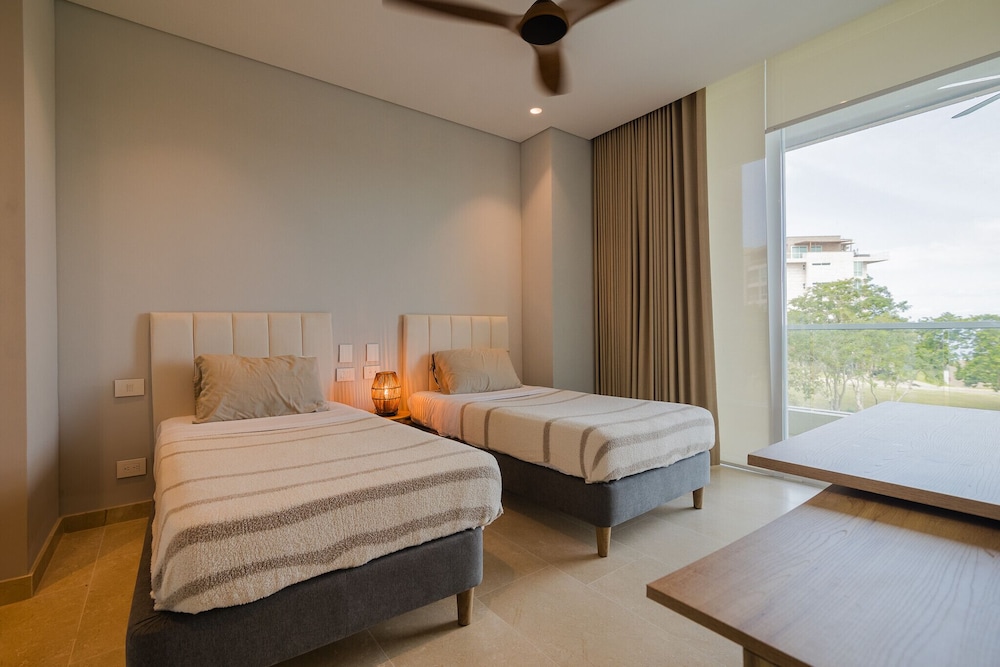 2BR 5 Guests Private Balcony and Shared Pool