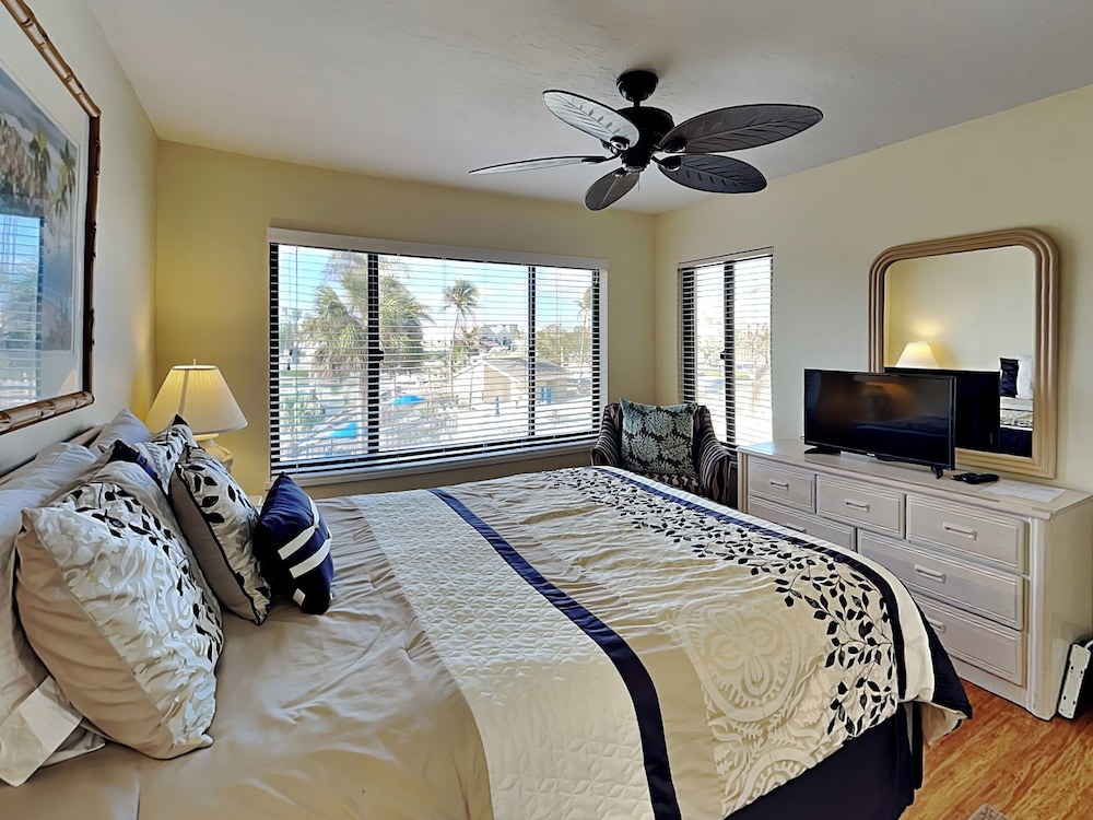 Santa Maria 208 by Distinctive Beach Rentals