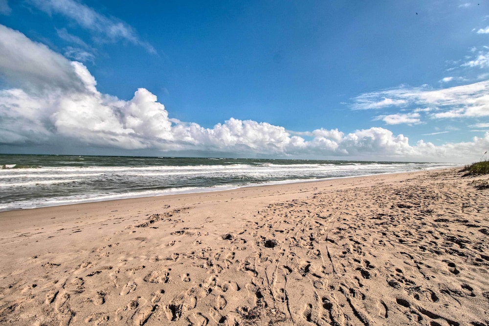 Oceanfront Fort Pierce Condo: Pool & Beach Access!