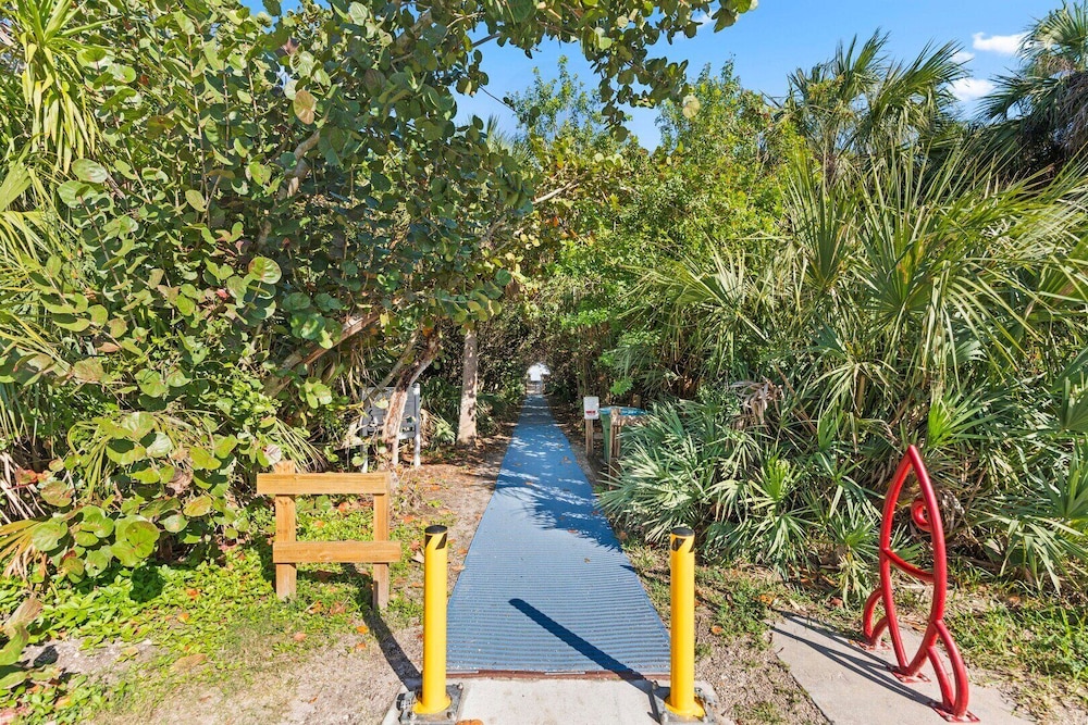 384 Harbor Drive
