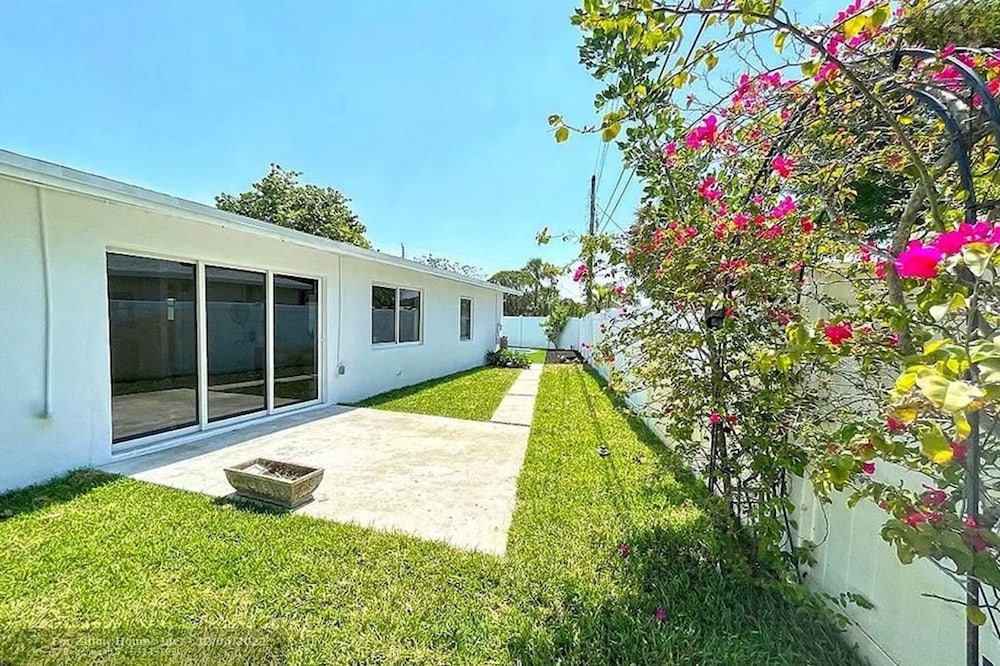 Chic 3BR 2BA Getaway With Private Pool Oasis