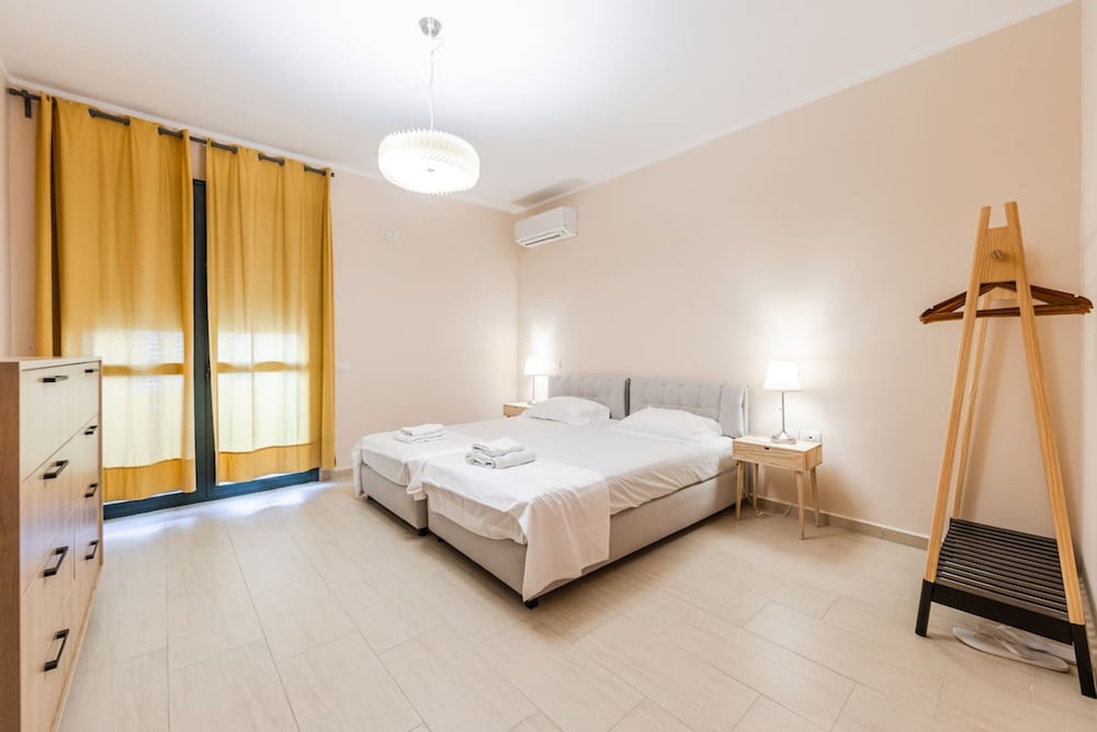 Marina Mirage Apartment