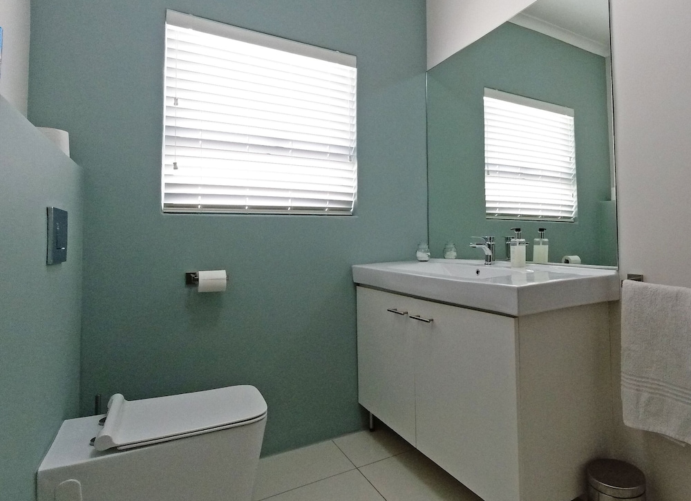 Dolphin Inn Guest House