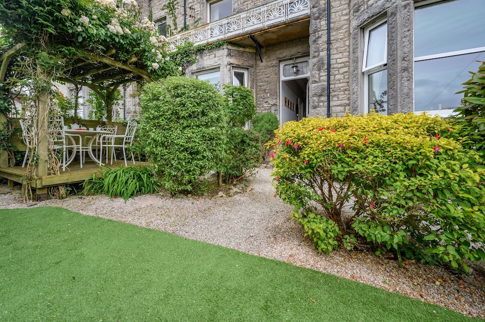 1 Flaxford House