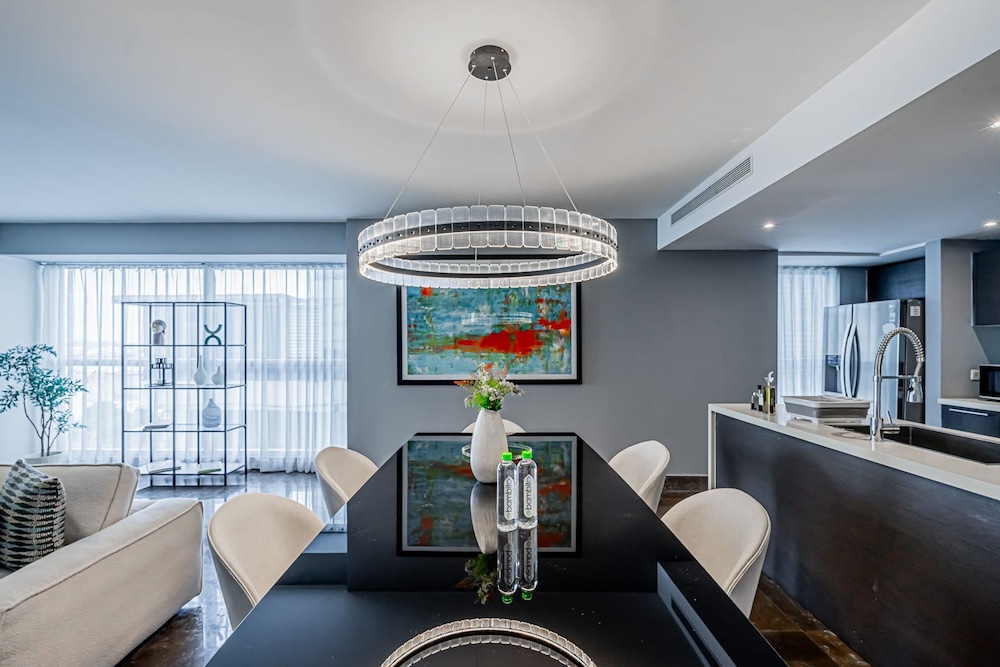 w Majestic 2BR w Perfect Balcony in YOO