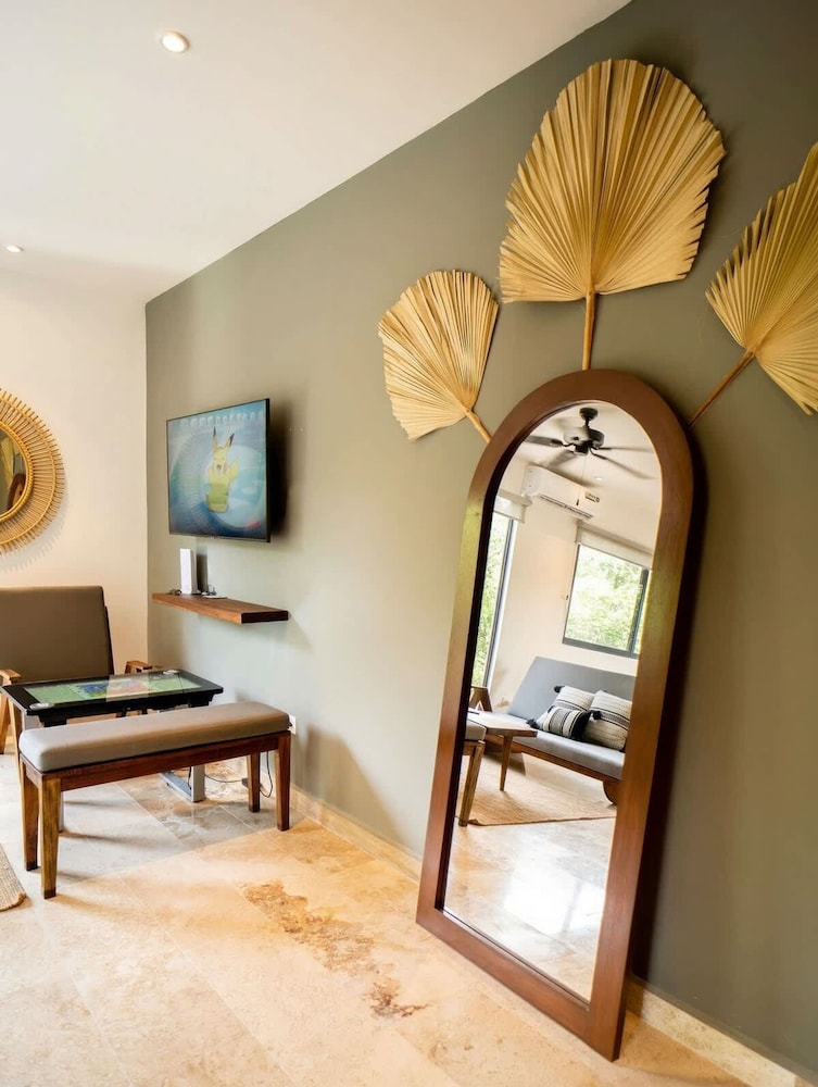 Prime Location 2 BR Apartment With Natural Ligthed LX Amenities by Waves Management