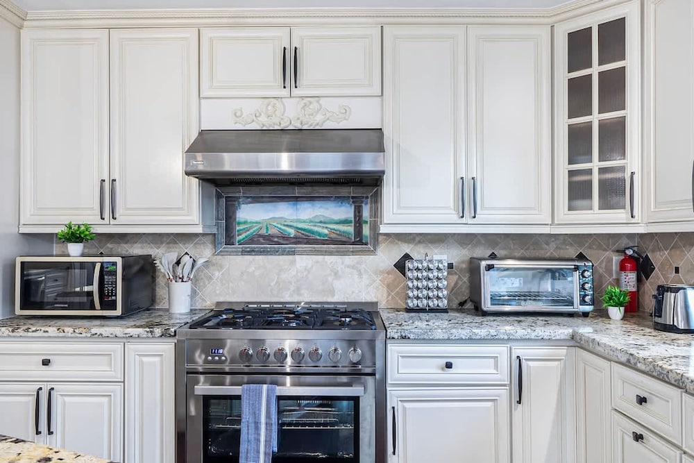 Stunning Roman Design 7bed5bath in Heart San Jose