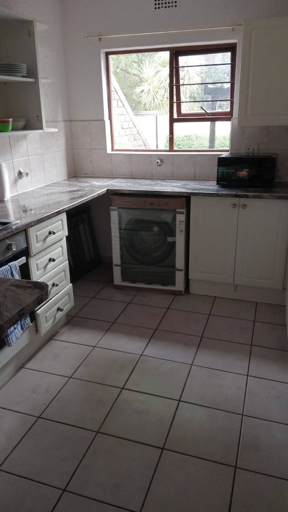Ground flr 3bed Apartment Private Garden