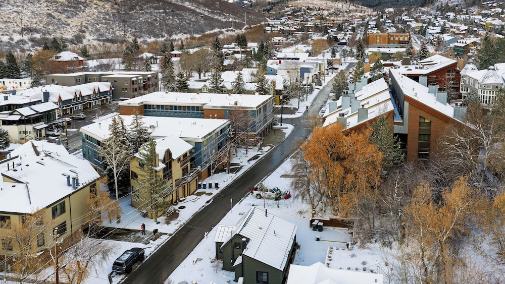 Walk to Park City Mountain Ski Resort & Main St The Safe House by Avantstay