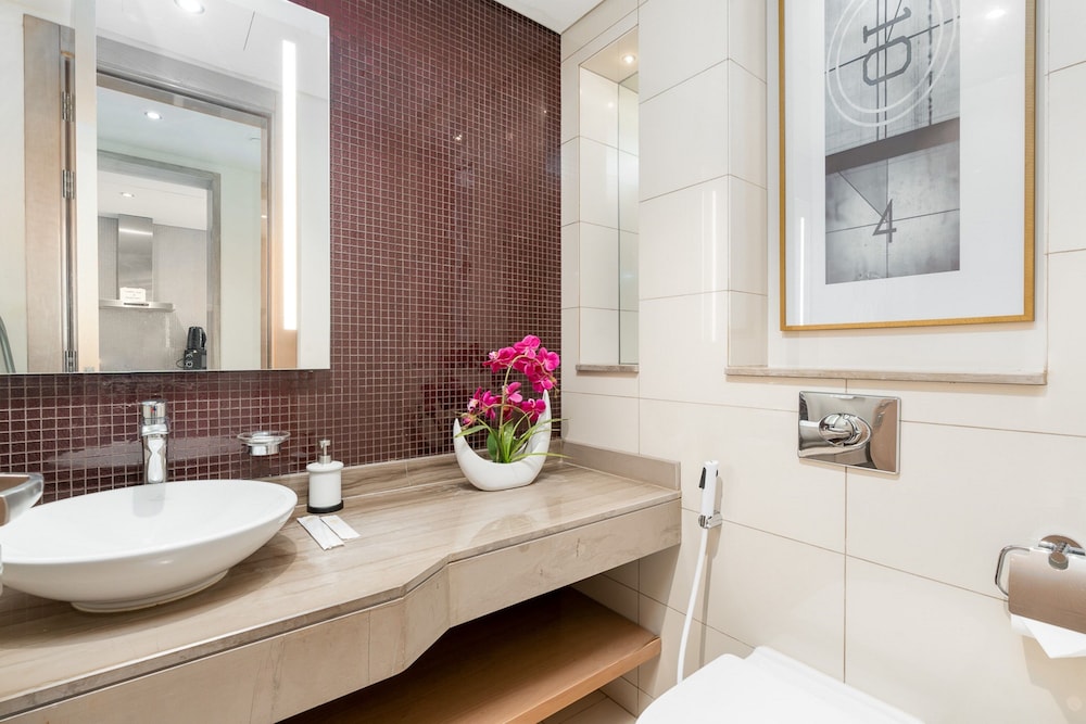 GLOBALSTAY. DAMAC Tower Paramount