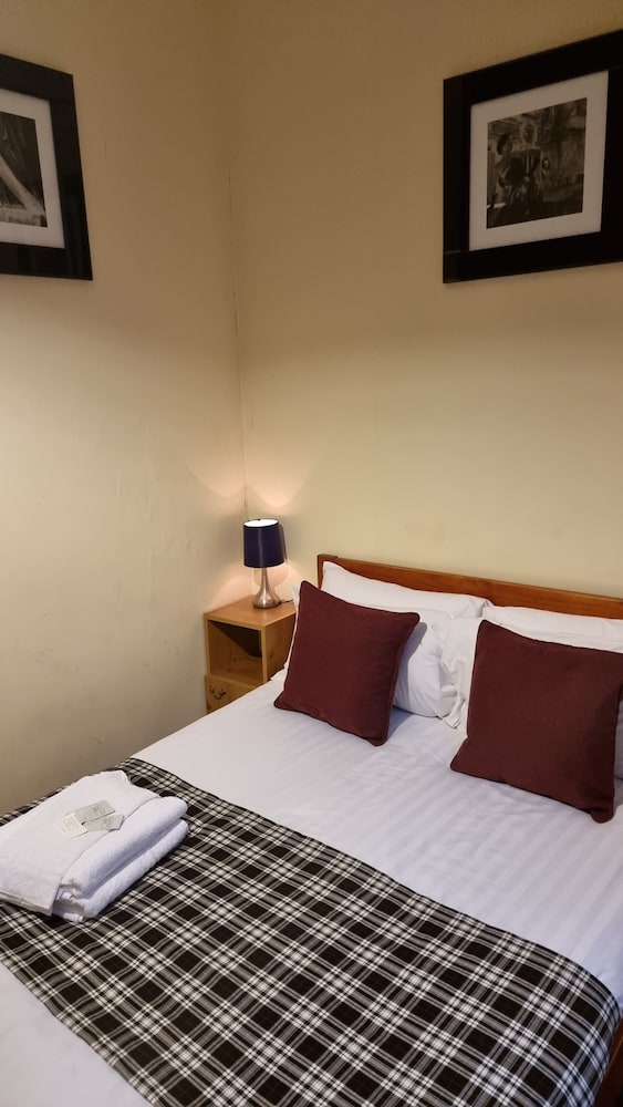 The Hampton Court Guesthouse