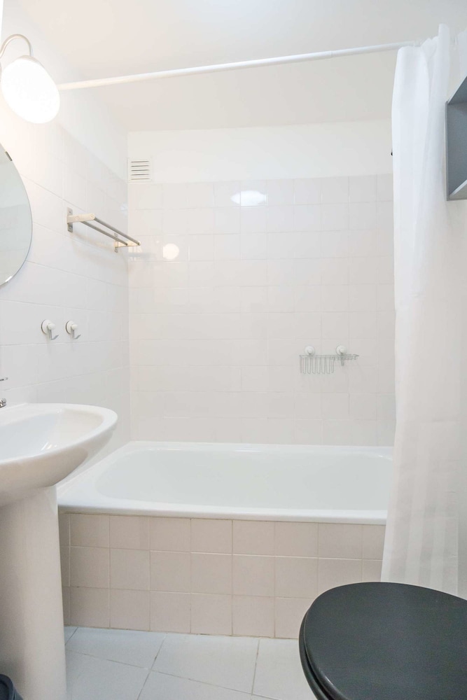Comfortable and Trendy Lisbon Apartment