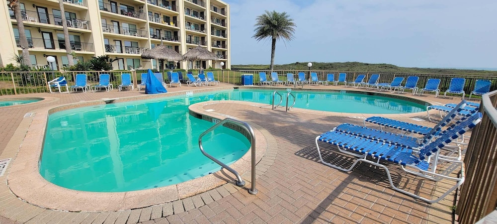 Sleeps 10 Direct Beach Heated Pool 3 Bedroom Apts
