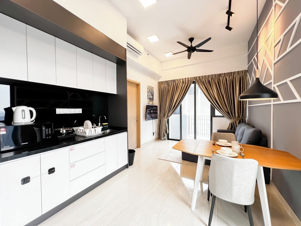 The Luxe by Manhattan Group