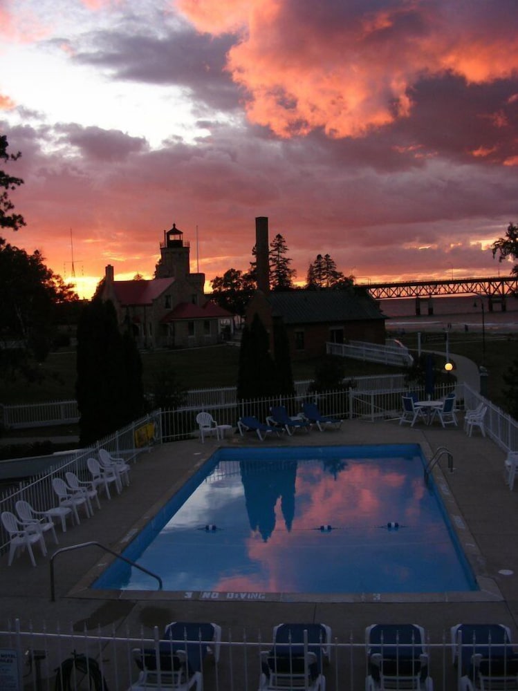 Riviera Motel