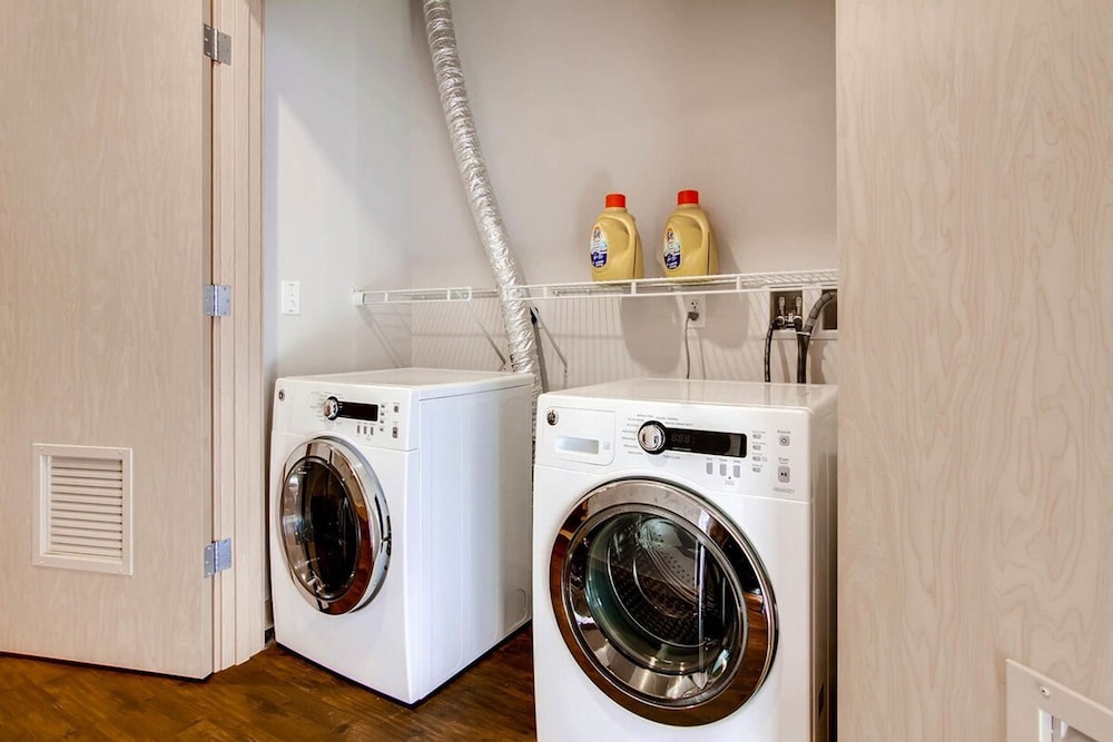 1 Location 2BR Across From Space Needle -vr1