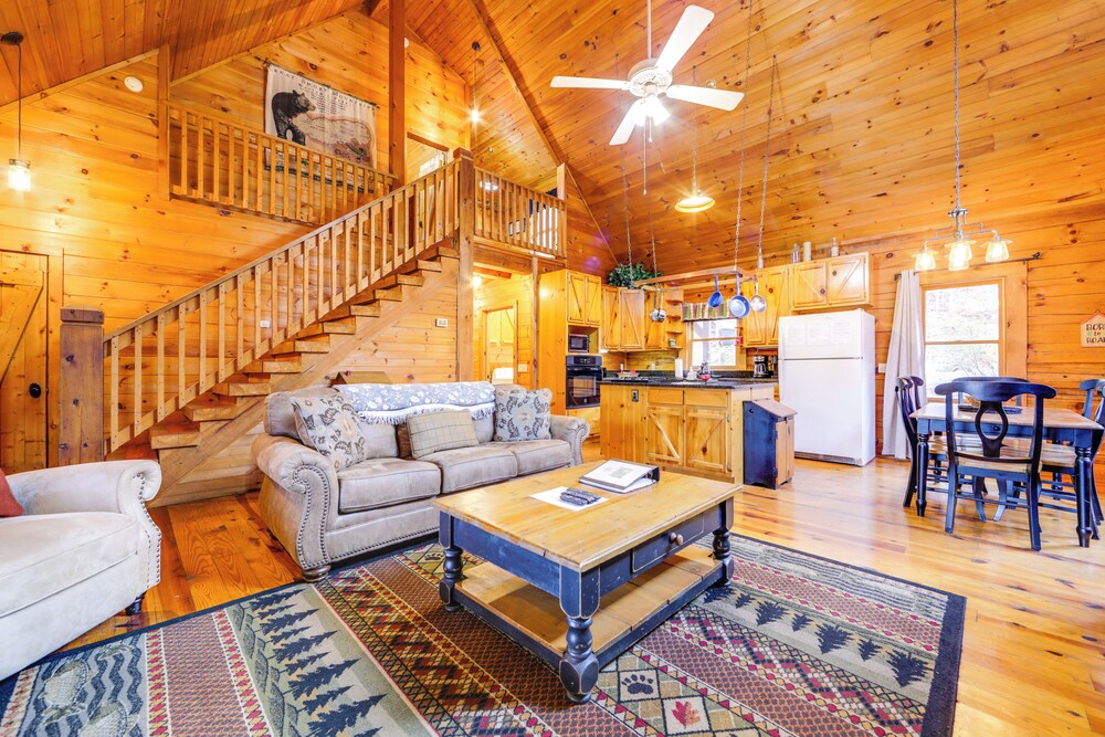 Creek On-site! Cabin 7 Mi to Cataloochee Ski Area