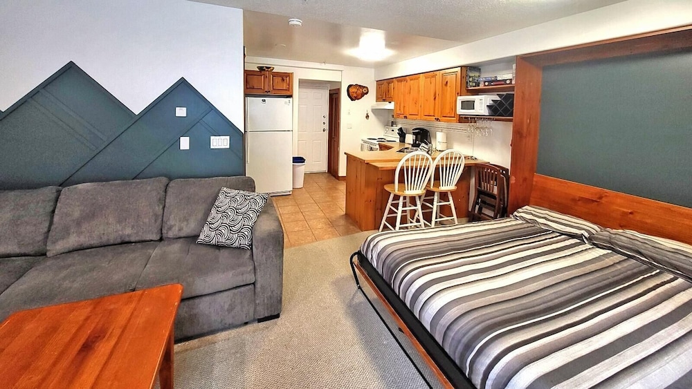 Sun Peaks Vacations - Timberline Village 12 Home - Property Image 10