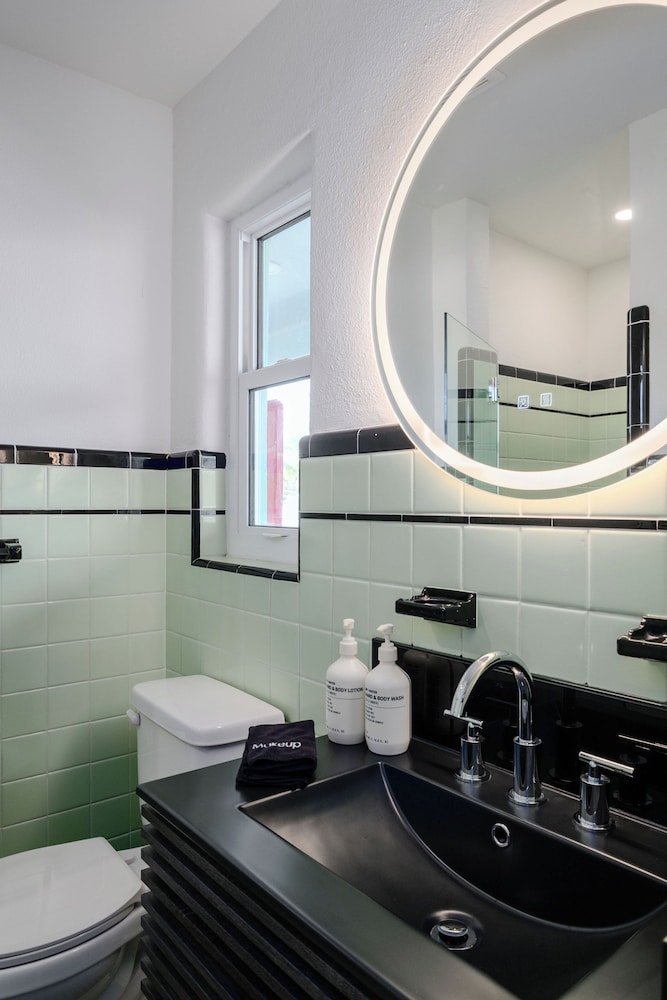 Haleys Court Boutique Motel