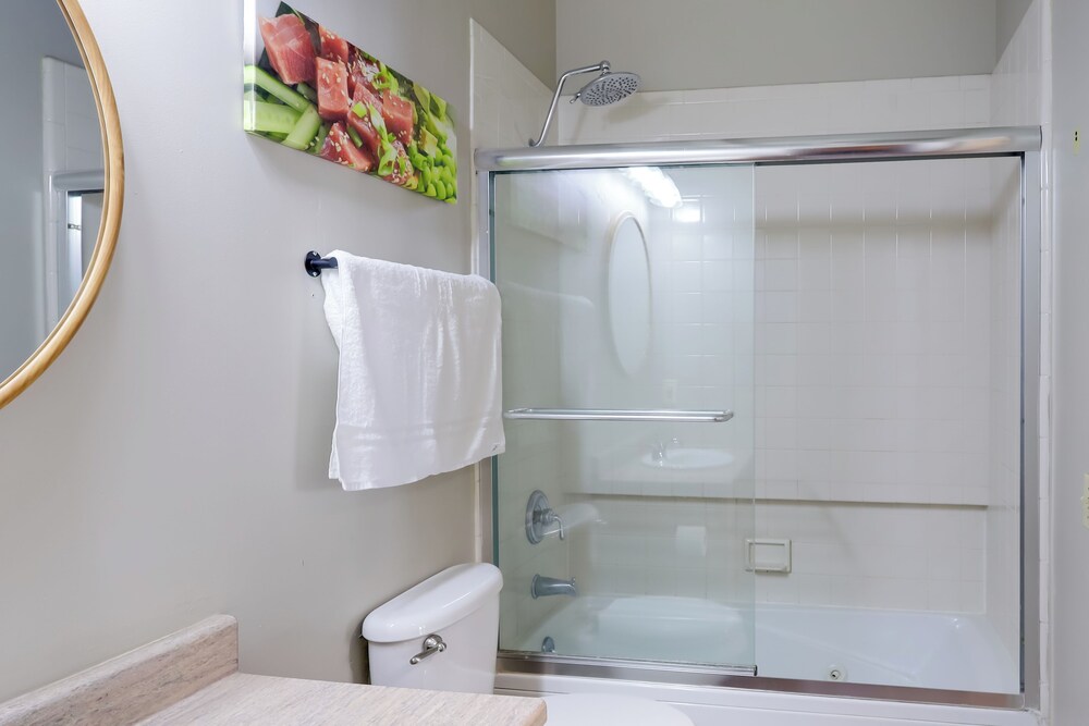 Prime Old Market Location: Walkable Omaha Condo!