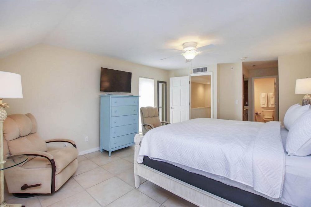 South Seas Bayside Villa 5344 view 3