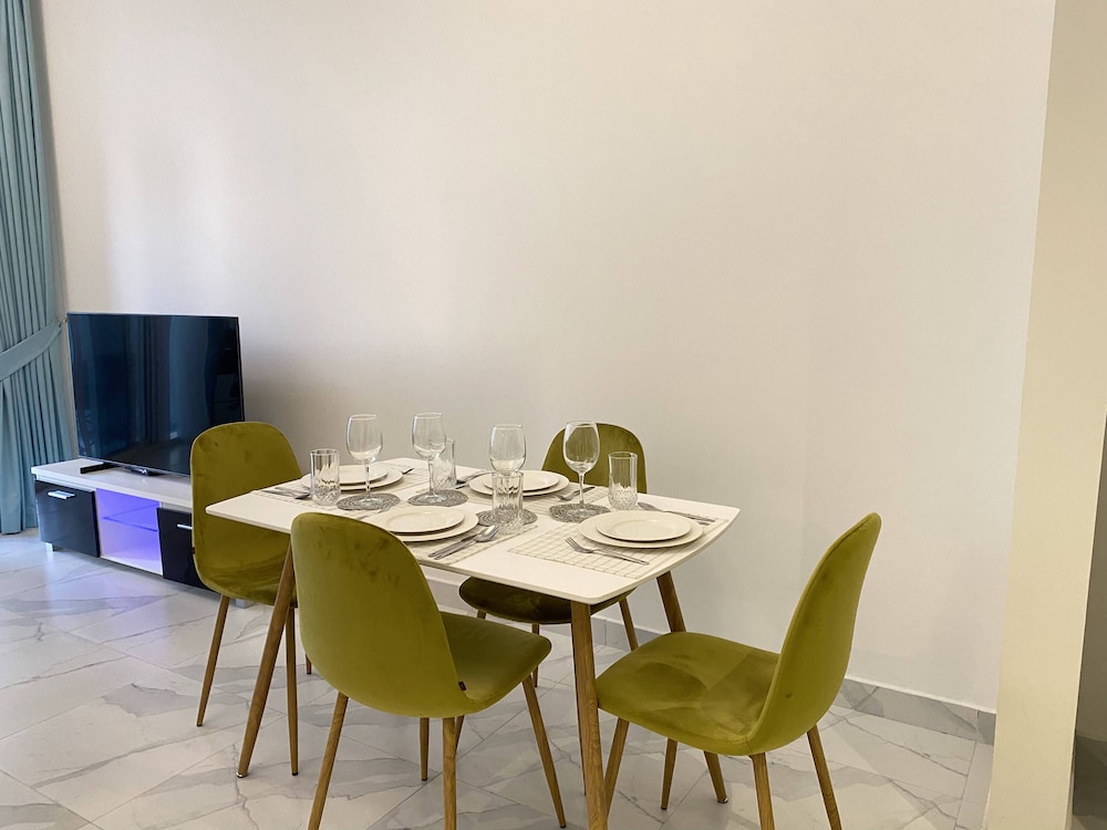 Lux BnB 2BD Canal Views Business Bay