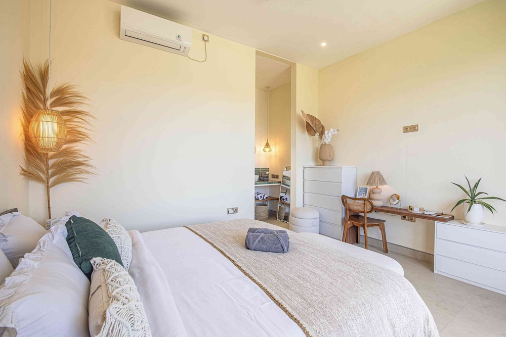 Luxury 4BR Villa With Private Pool in Canggu