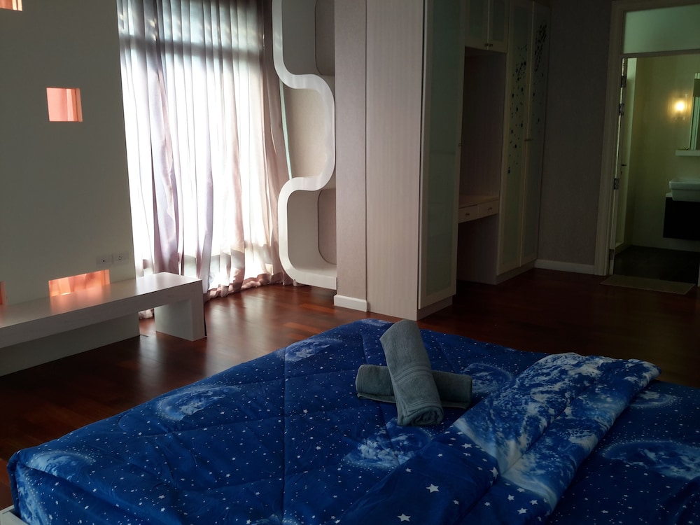 Beachfront Family Penthouse Hua Hin