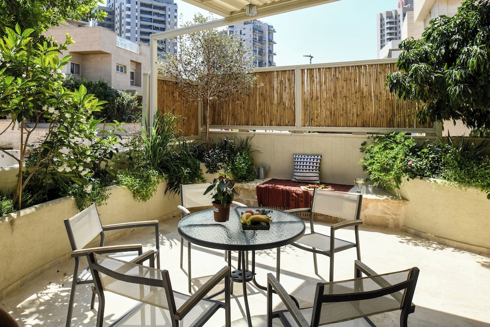 Coastline Family Triplex by Sea N' Rent view 2