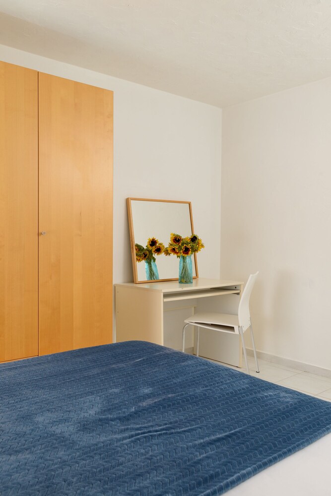 3BR Apt Steps from Sea W Parking