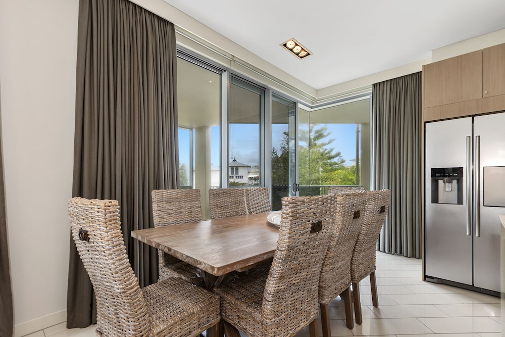 Luxury Apartments on Bells Boulevard