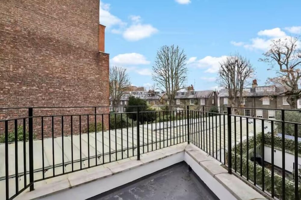 Flat 2 Victoria Grove