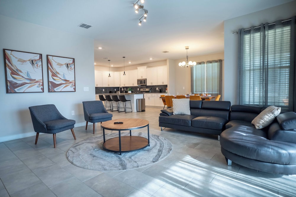 6BR Luxury Pool Home Near Disney Champions