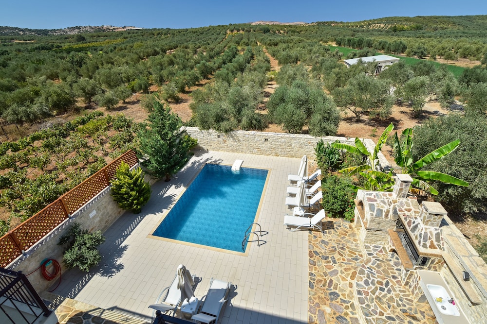 Villa Ahlades