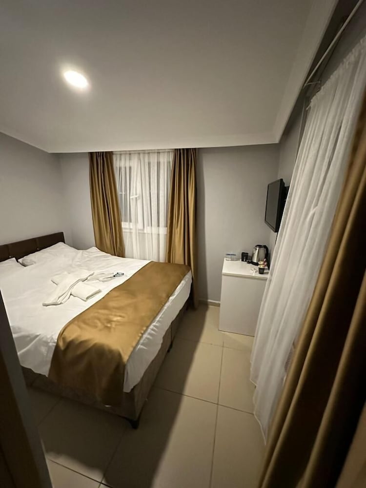 Camellia Suit Otel - Image 10